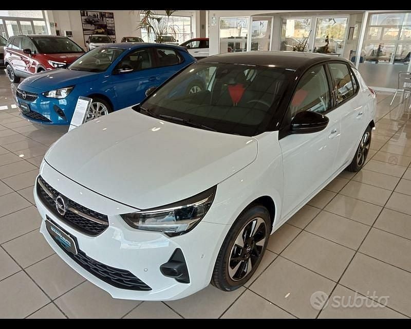 Usata Opel Corsa GS Line 11 kW (15 CV) 2022 Bianco Utilitaria