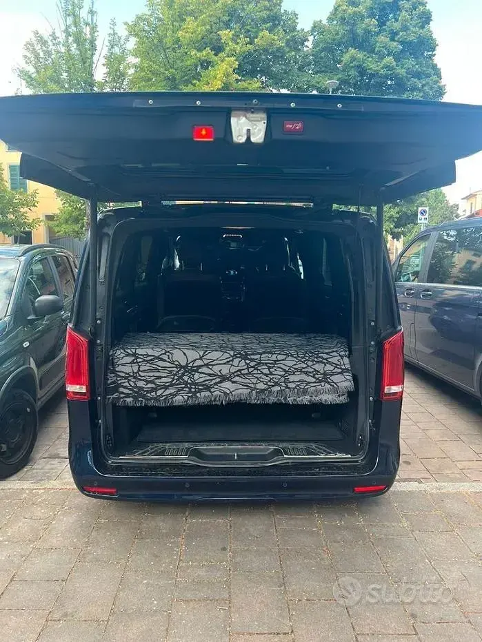 Usata Mercedes V300 Edition 239 CV (175 kW) 2021 Blu Monovolume