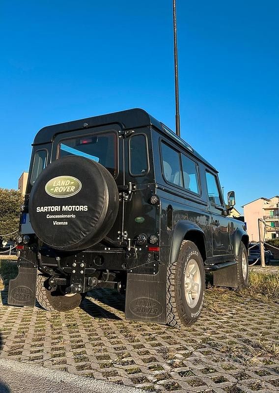 Usata Land Rover Defender SE 122 CV (89 kW) 2006 Verde Station wagon