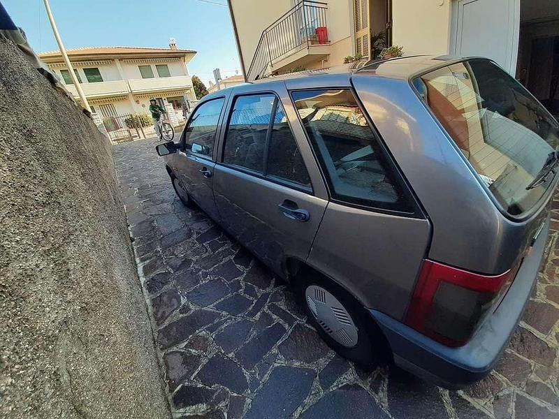 Usata Fiat Tipo 71 CV (52 kW) 1990 Grigio Berlina