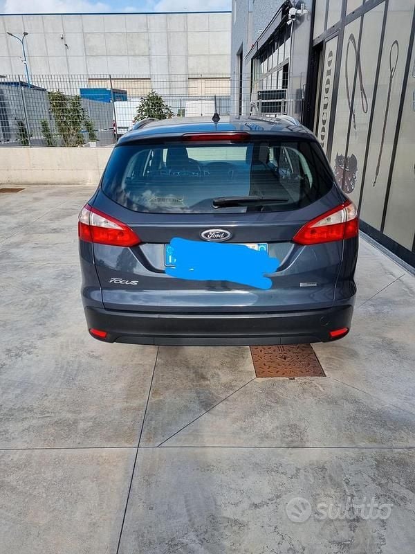 Usata Ford Focus 115 CV (84 kW) 2012 Grigio Station wagon