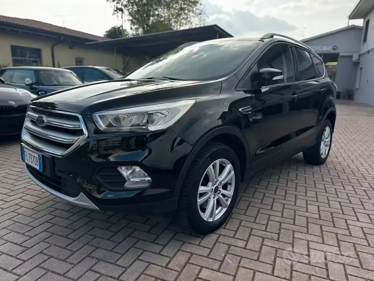 Usata Ford Kuga Titanium 120 CV (88 kW) 2017 Nero SUV