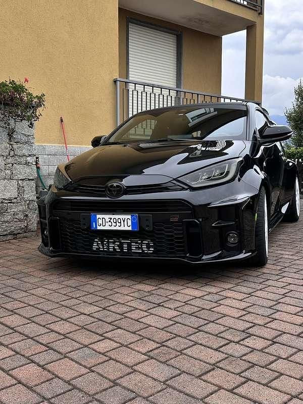 Usata 2020 Toyota Yaris Tre volumi | 38.500 € (Cara) - Immagine 1/4