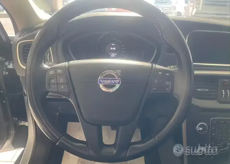 Usata Volvo V40 190 CV (139 kW) 2014 Grigio Berlina