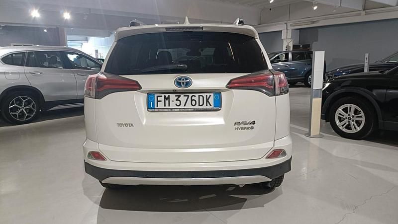 Usata Toyota RAV4 Hybrid Lounge 154 CV (113 kW) 2017 Bianco SUV