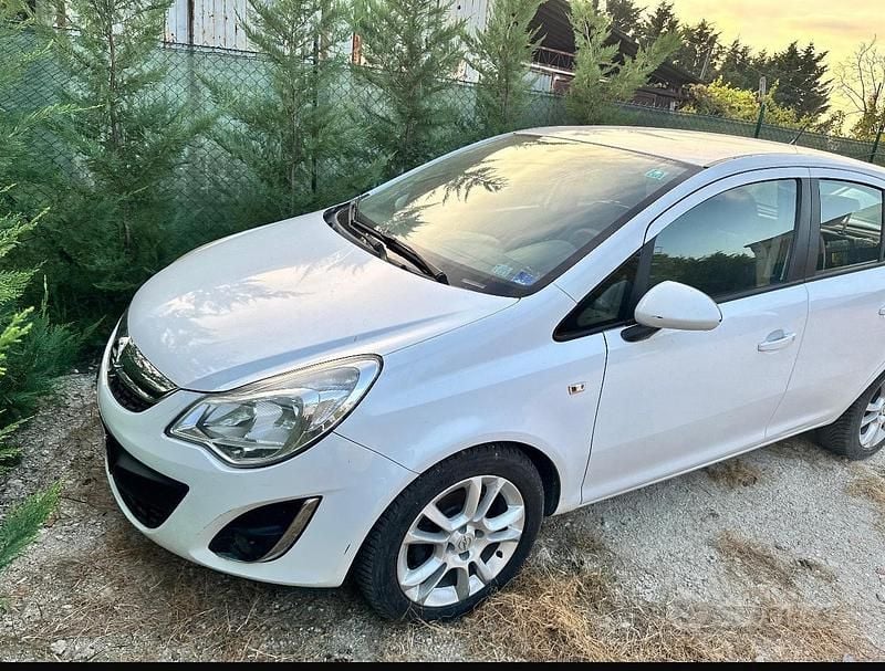 Usata Opel Corsa 85 CV (62 kW) 2012 Bianco Berlina