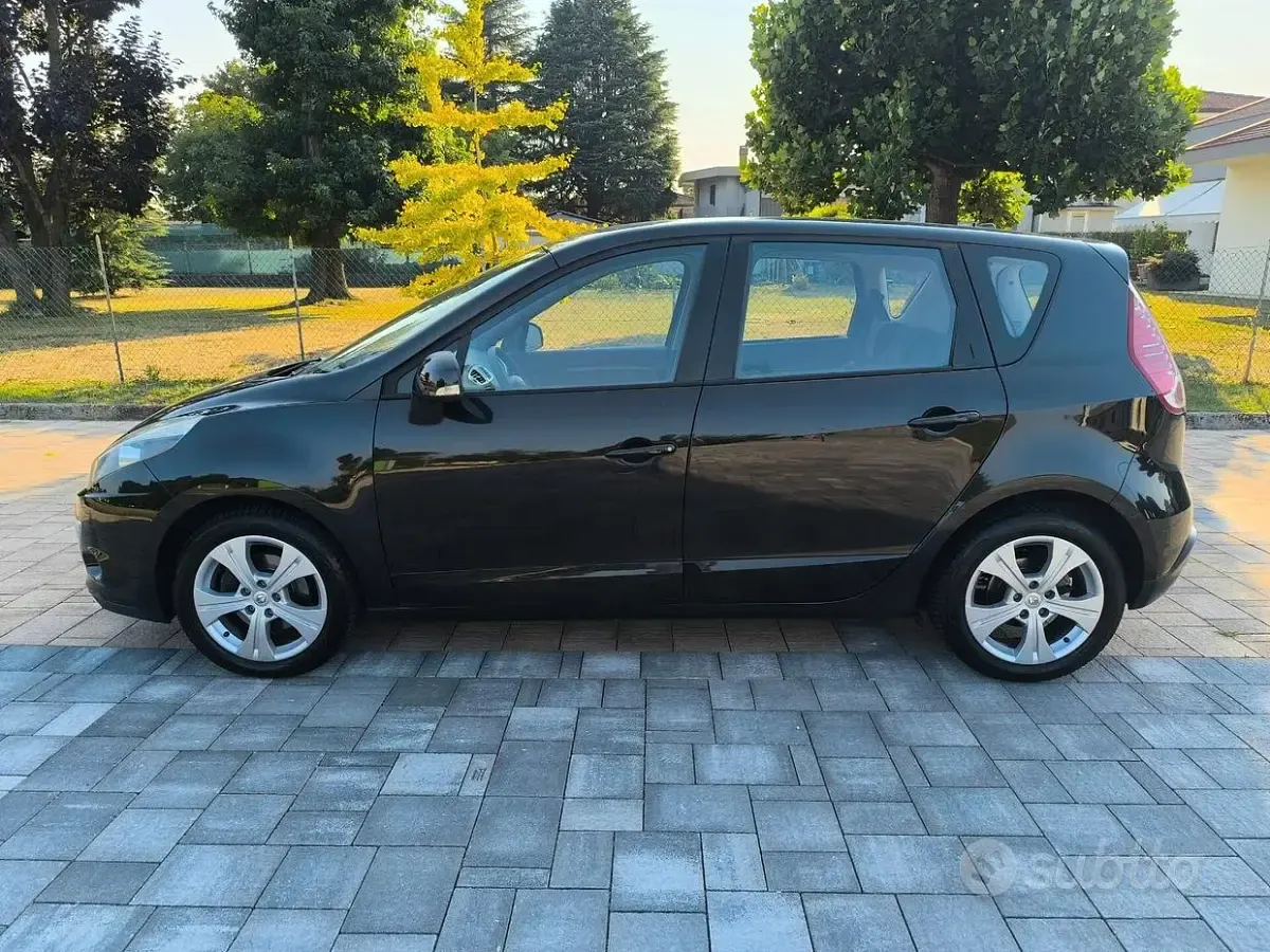 Usata Renault Scénic III Luxe 110 CV (80 kW) 2009 Nero Monovolume
