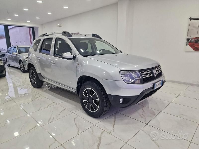 Usata Dacia Duster Lauréate 110 CV (80 kW) 2016 Grigio SUV