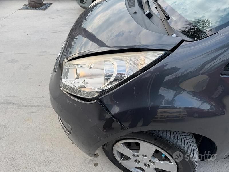 Usata Kia Venga 90 CV (66 kW) 2013 Grigio Utilitaria