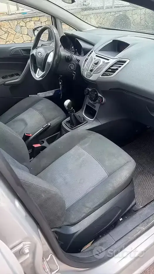Usata Ford Fiesta 90 CV (66 kW) 2011 Grigio Berlina
