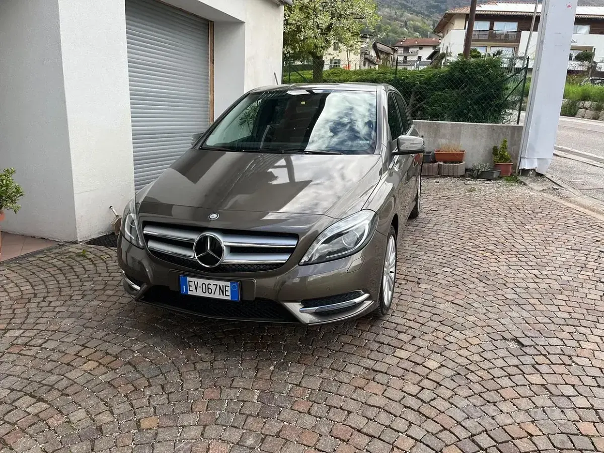 Usata Mercedes B180 Executive 109 CV (80 kW) 2014 Marrone Utilitaria