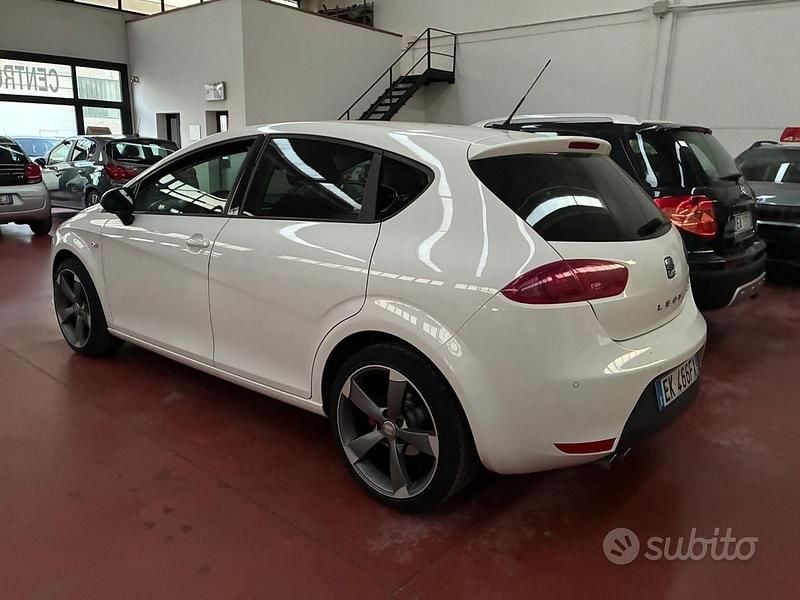 Usata Seat Leon FR 140 CV (102 kW) 2011 Bianco Utilitaria