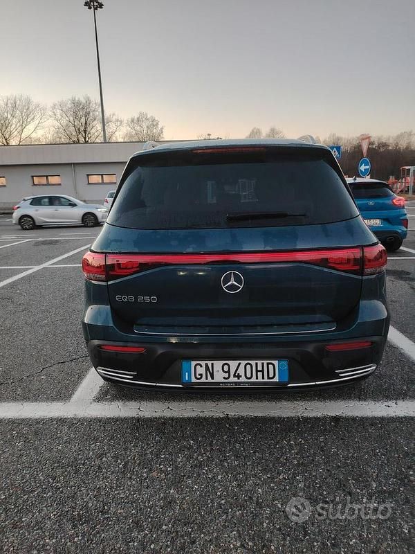 Usata Mercedes EQB250 139 kW (190 CV) 2023 Blu SUV