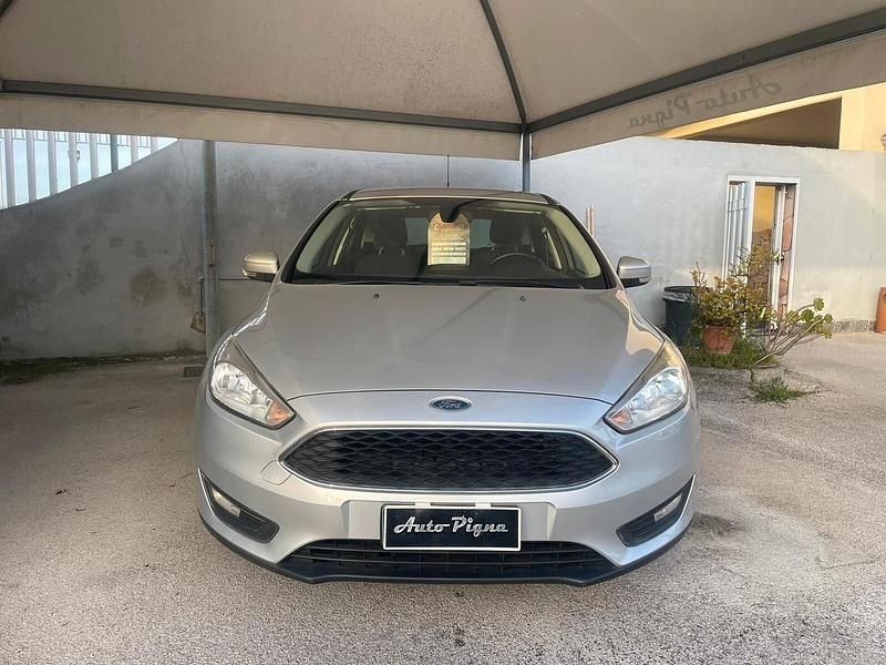 Usata Ford Focus Business Edition 101 CV (74 kW) 2015 Argento Berlina