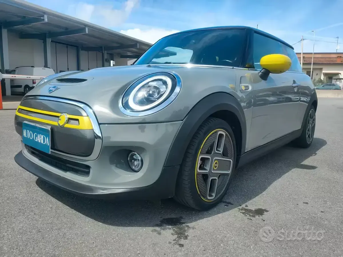 Usata Mini Cooper SE 75 kW (102 CV) 2021 Grigio Utilitaria