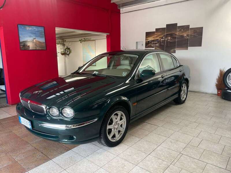 Usato 2003 Jaguar X-type 2.1 Benzin 156 CV (2.900 €)