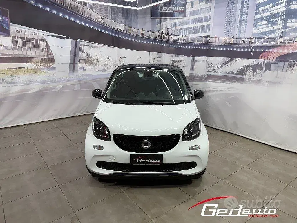Begagnad Smart ForFour Passion 71 HK (52 kW) 2019 Vit Halvkombi