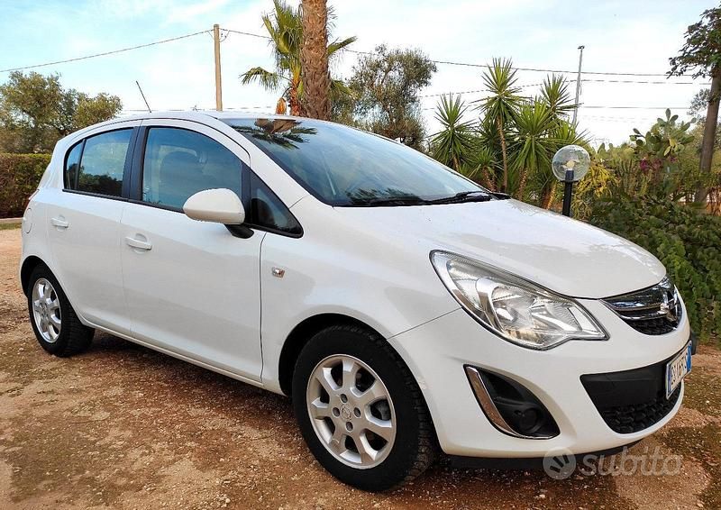 Usata Opel Corsa 86 CV (63 kW) 2013 Bianco Berlina
