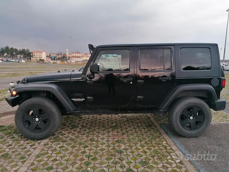 Usata Jeep Wrangler Unlimited Sahara 177 CV (130 kW) 2010 Nero SUV