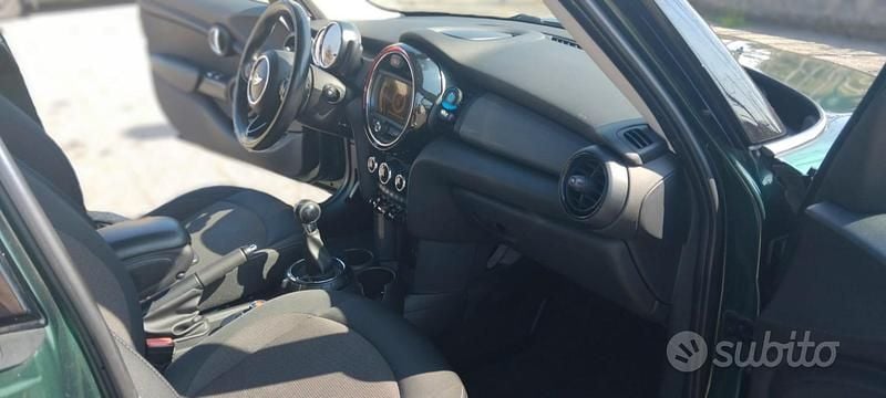Usata Mini Cooper D 116 CV (85 kW) 2016 Verde Utilitaria
