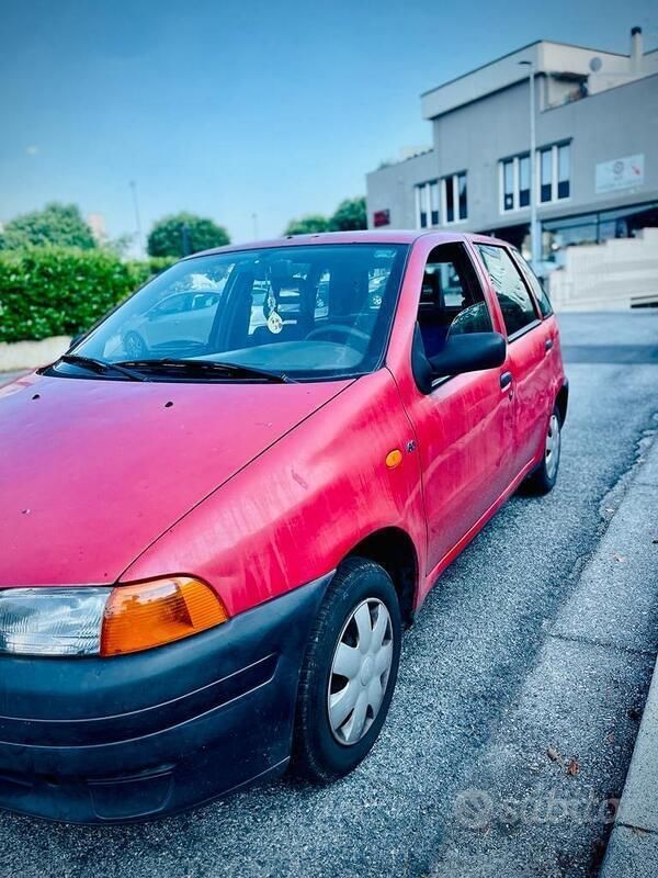Usata Fiat Punto 60 CV (44 kW) 1999 Rosso Utilitaria