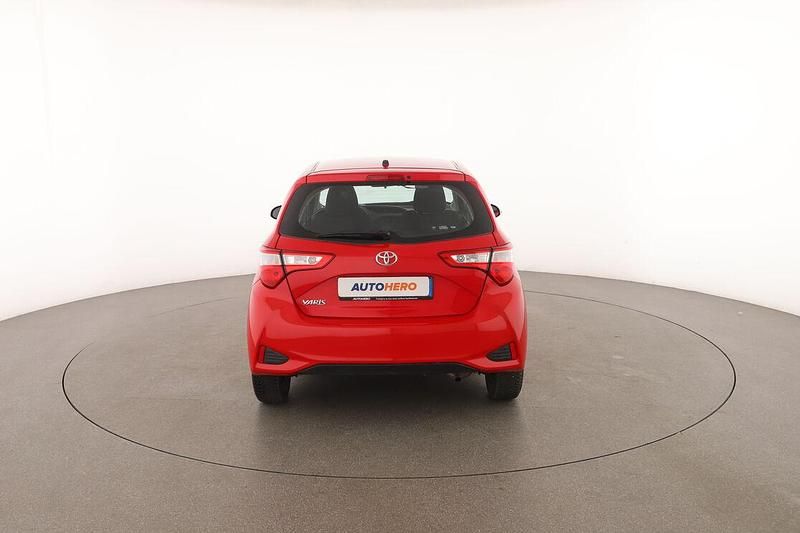 Usata Toyota Yaris Cool 70 CV (51 kW) 2018 Rosso
