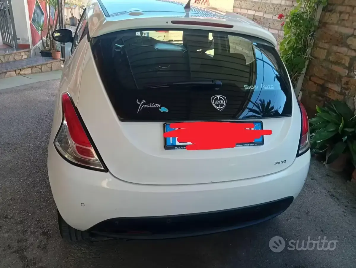 Usata Lancia Ypsilon 69 CV (50 kW) 2015 Bianco Utilitaria