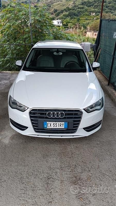 Bianco Usata 2014 Audi A3 Due volumi | 9500 € (Super prezzo) - Immagine 1/2
