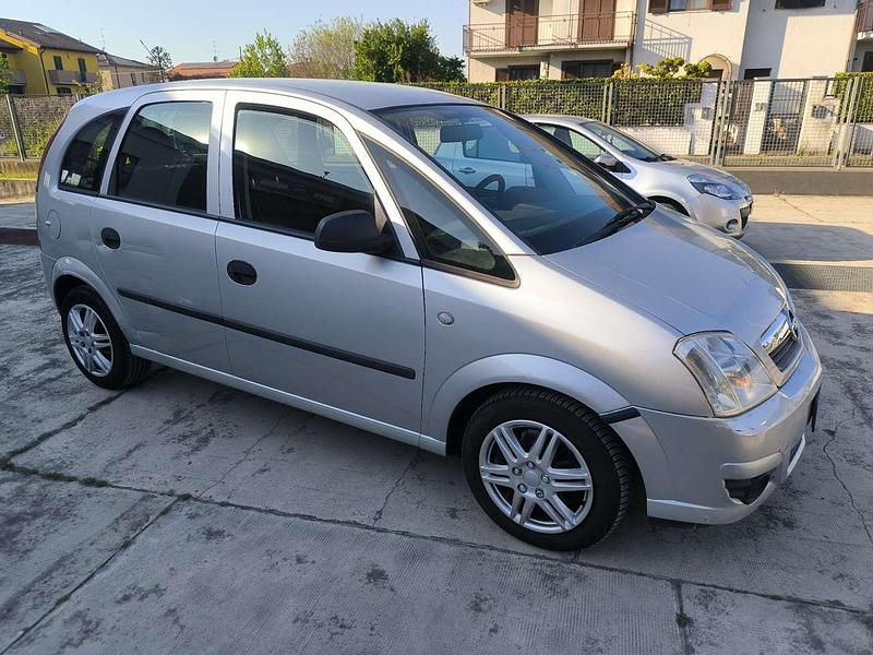 Usata Opel Meriva 90 CV (66 kW) 2008 Argento Monovolume