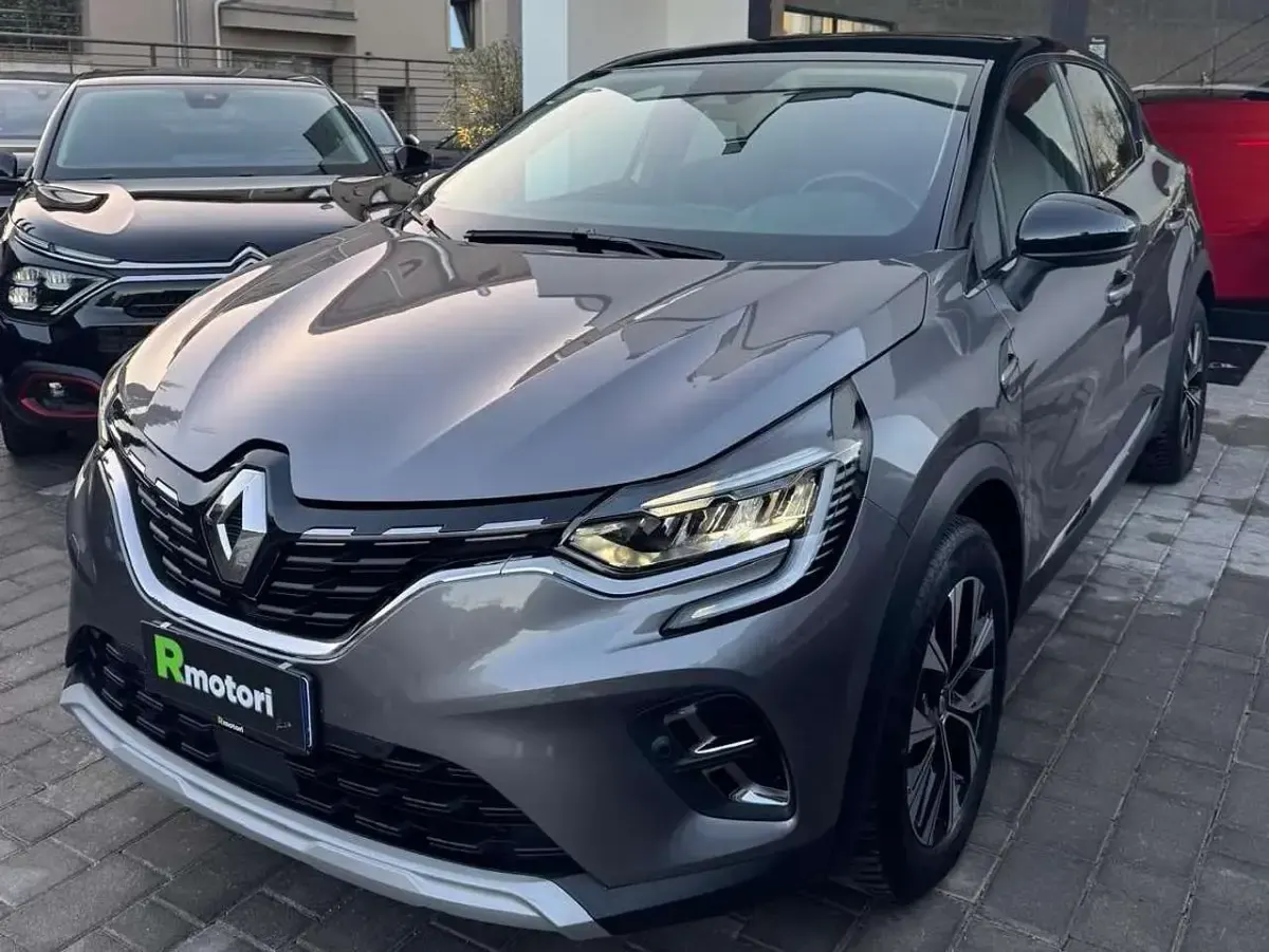 Usata Renault Captur Life 90 CV (66 kW) 2024 Grigio SUV