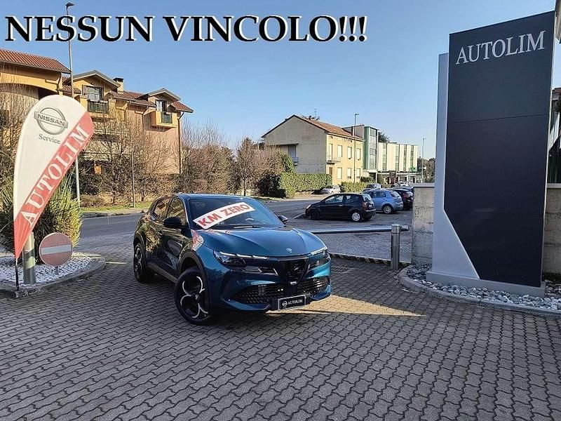 Nuova Alfa Romeo Junior Edizione Speciale 136 CV (100 kW) 2025 Blu navigli tetto nero SUV