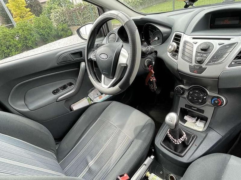 Usado Ford Fiesta 68 HP (50 kW) 2009 Sedan
