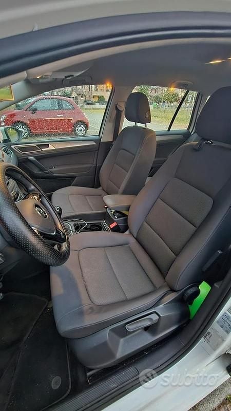 Usata VW Golf Sportsvan 110 CV (80 kW) 2015 Bianco Monovolume