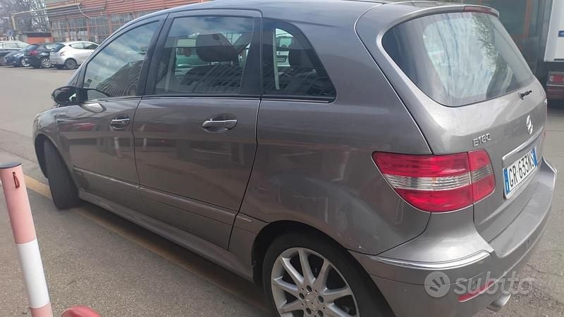 Usata Mercedes B180 109 CV (80 kW) 2007 Grigio Monovolume