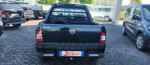 Usata Fiat Strada 95 CV (69 kW) 2011 Nero Pick-up