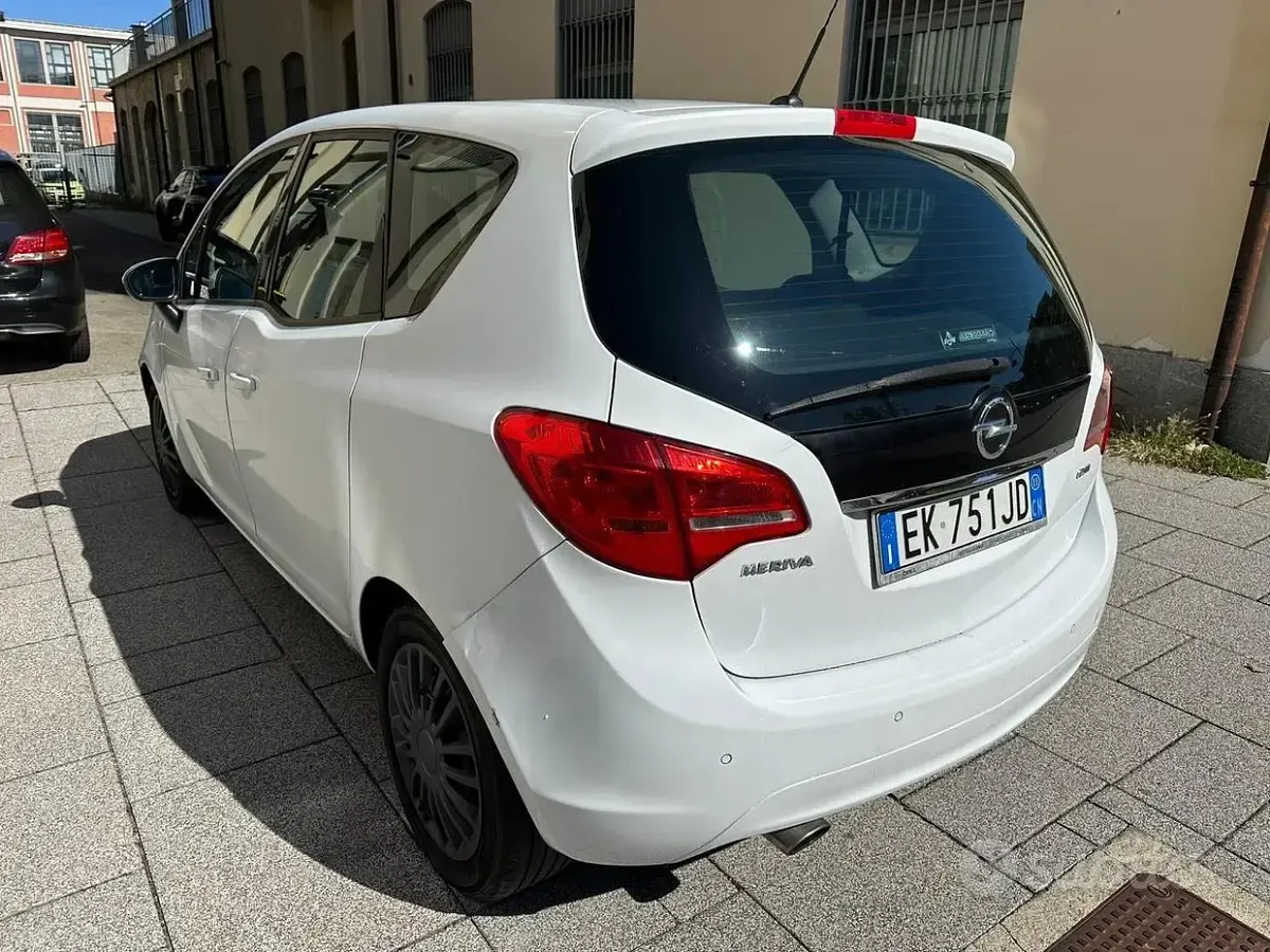 Usata Opel Meriva Cosmo 101 CV (74 kW) 2011 Bianco Monovolume