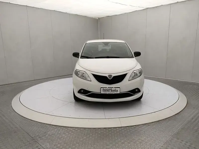 Usata Lancia Ypsilon Silver 95 CV (69 kW) 2017 Bianco Utilitaria