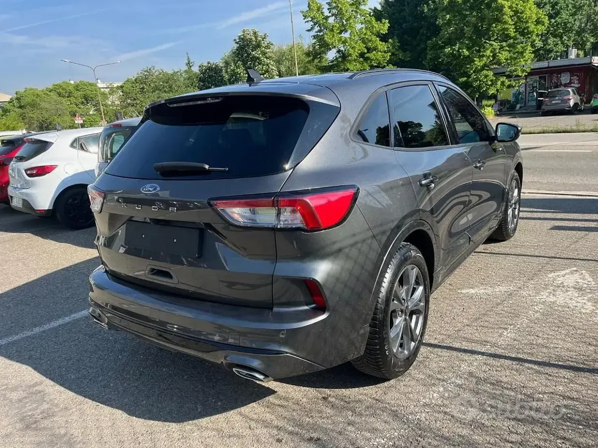 Usata Ford Kuga ST-Line 120 CV (88 kW) 2024 Grigio SUV