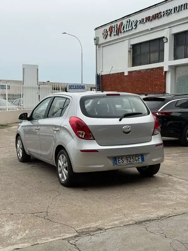 Usata Hyundai i20 Edition 85 CV (62 kW) 2013 Grigio Utilitaria