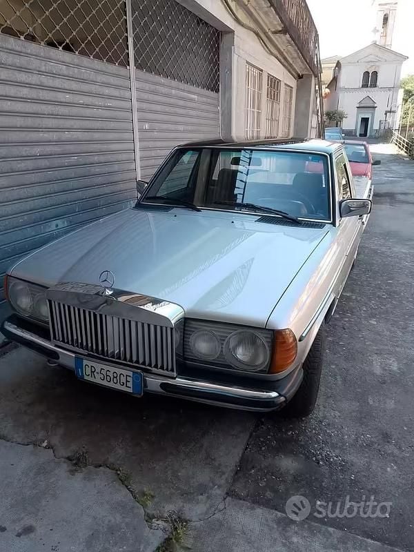 Usata Mercedes 240 1982 Grigio