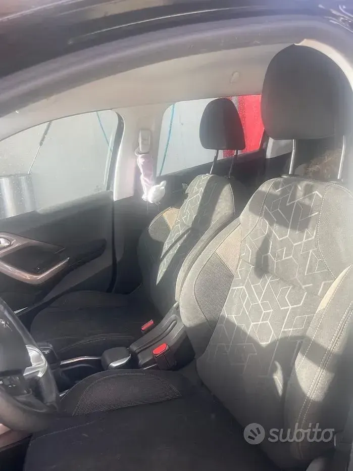 Usata Peugeot 2008 82 CV (60 kW) 2016 Nero SUV