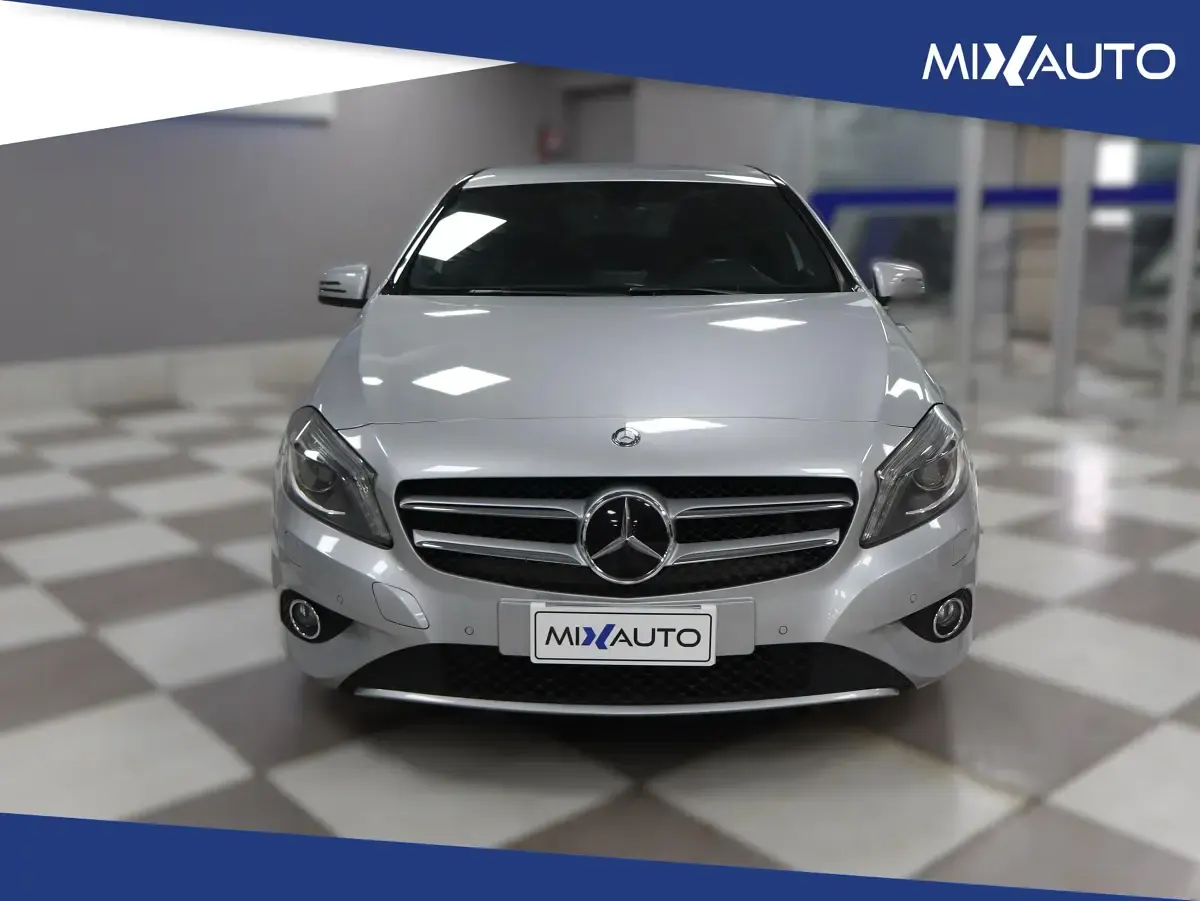 Käytetty Mercedes A200 136 HP (100 kW) 2016 Musta Sedan