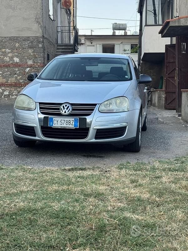 Usata VW Jetta 105 CV (77 kW) 2005 Grigio Berlina