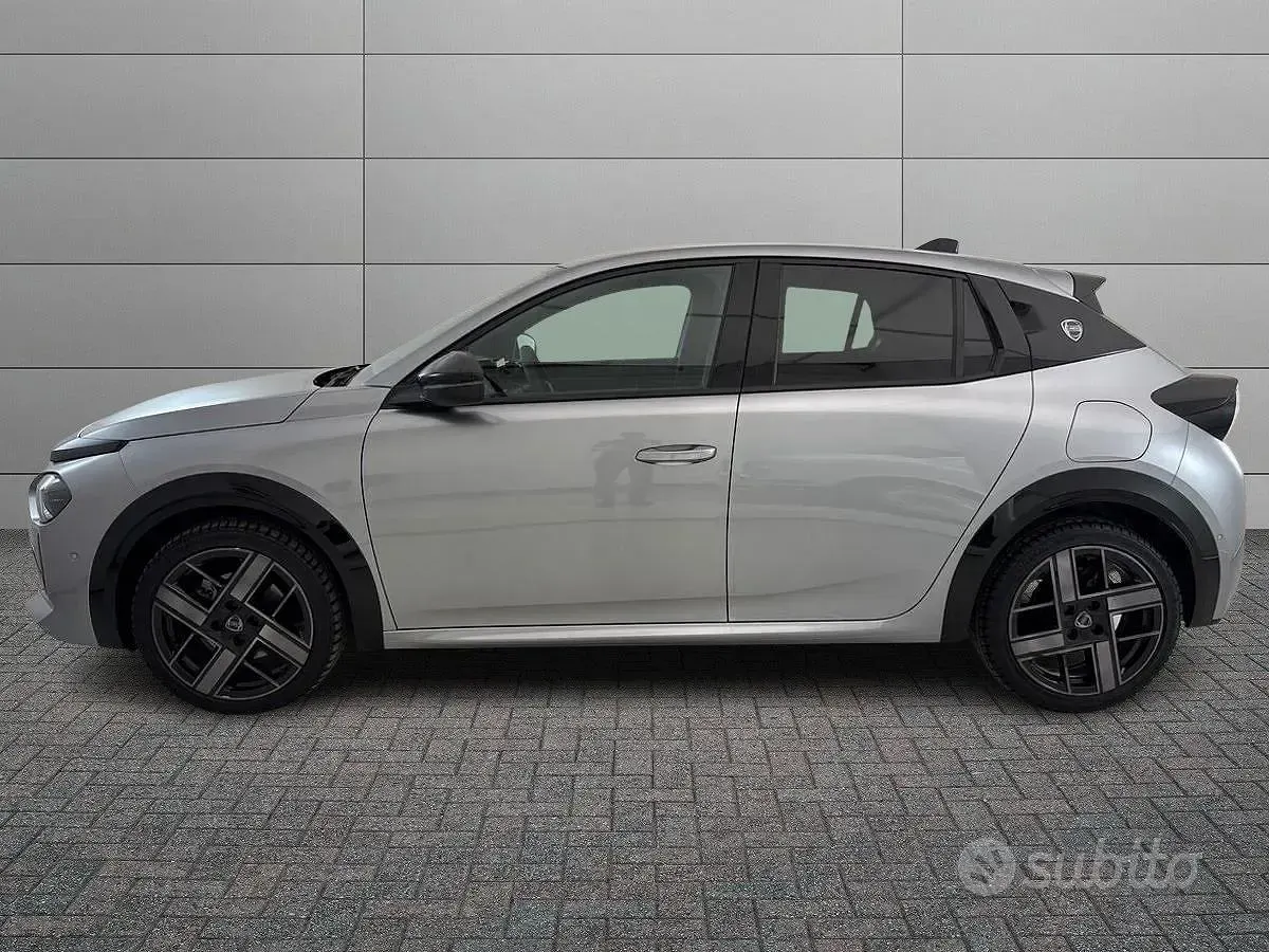 Usata Lancia Ypsilon 101 CV (74 kW) 2024 Grigio Utilitaria