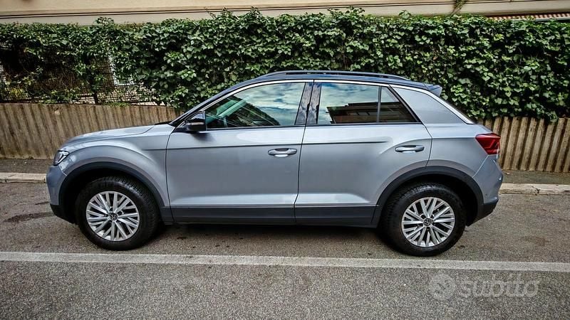 Usata VW T-Roc Life 150 CV (110 kW) 2023 Grigio SUV