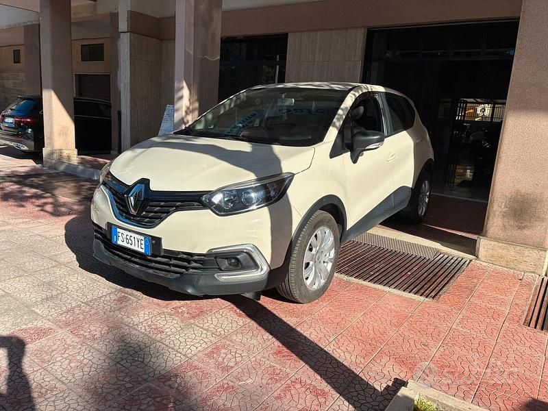 Beige Usata 2018 Renault Captur Life SUV | 11.700 € (Buon prezzo) - Immagine 1/4