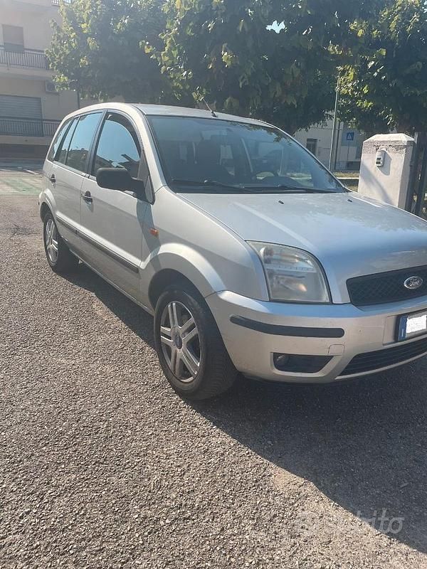 Usata Ford Fusion 68 CV (50 kW) 2004 Grigio Utilitaria