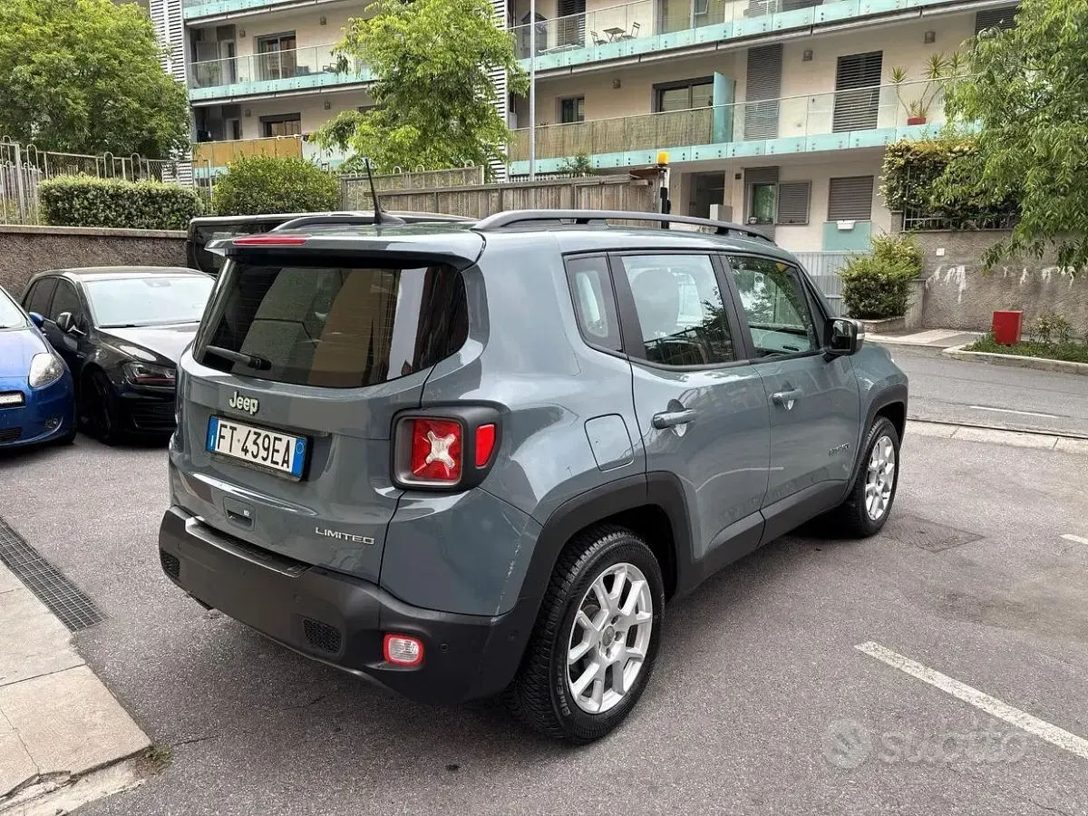 Usado Jeep Renegade Limited 120 CV (88 kW) 2018 Gris SUV