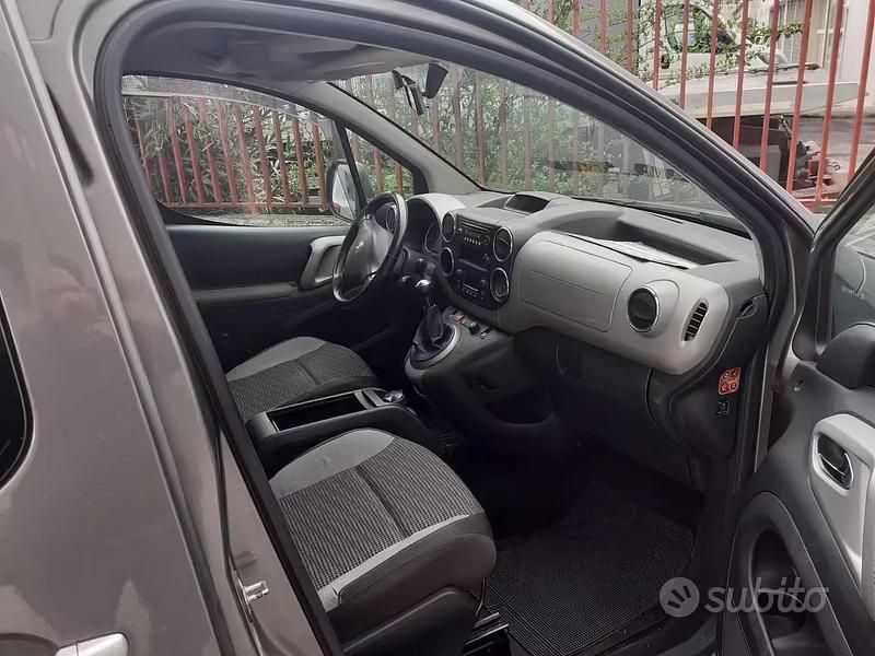 Begagnad Peugeot Partner Tepee 2011 Minibuss