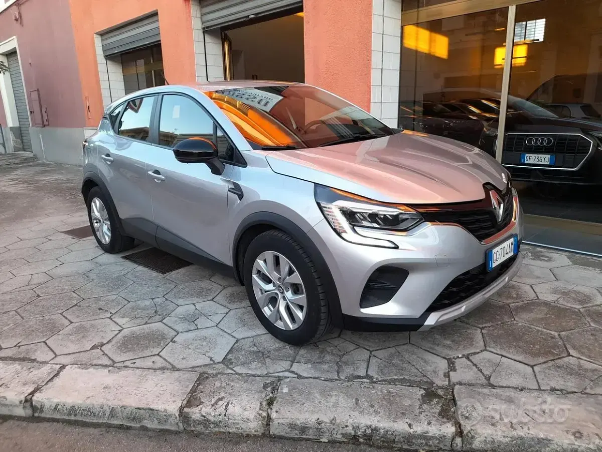 Usata Renault Captur 101 CV (74 kW) 2021 Grigio SUV